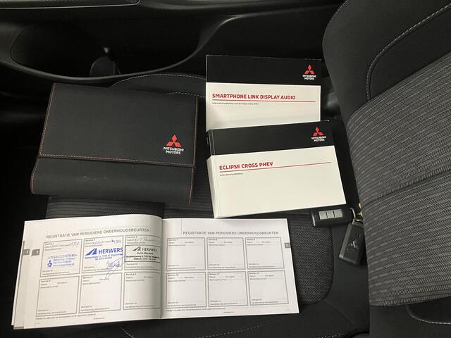 Mitsubishi ECLIPSE Cross 2.4 PHEV Intense / NL Auto / Dealer Onderhouden / Trekhaak 1500 KG / Fabrieksgarantie t/m 04-2030 / Apple CarPlay/Android Auto / Stoelverwarming / Camera / Climate Control / Cruise Control /