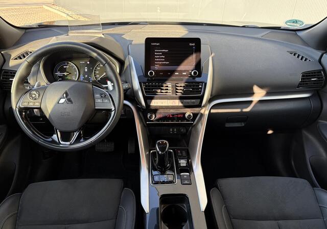 Mitsubishi ECLIPSE Cross 2.4 PHEV Instyle / Trekhaak geremd 1500 kg / Airco / Stoelverwarming / Apple Carplay/Android Auto / Cruise Control /