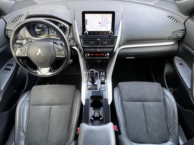 Mitsubishi ECLIPSE Cross 2.4 PHEV Intense+ 4WD S-AWC Automaat / 8 jaar Fabrieksgarantie / 1.500 kg trekgewicht / Elektrische bestuurdersstoel / Navigatie / Stoelverwarming / Apple Carplay Android / 18" LM wielen /