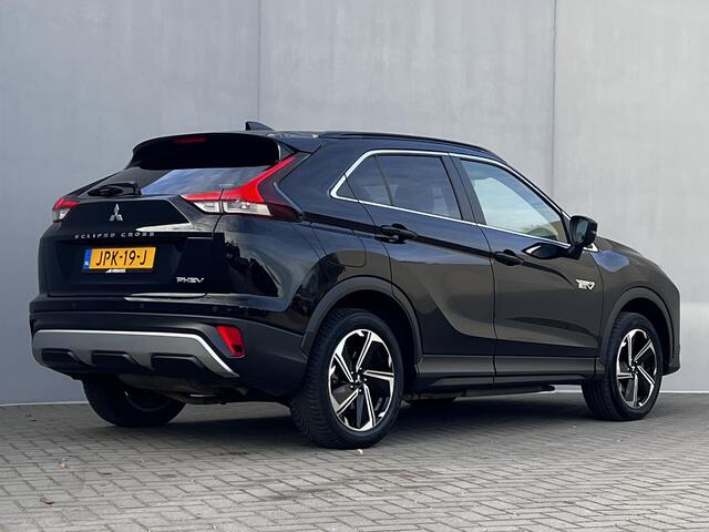 Mitsubishi ECLIPSE Cross 2.4 PHEV Intense+ 4WD S-AWC Automaat / 8 jaar Fabrieksgarantie / 1.500 kg trekgewicht / Elektrische bestuurdersstoel / Navigatie / Stoelverwarming / Apple Carplay Android / 18" LM wielen /