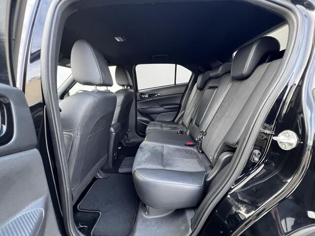 Mitsubishi ECLIPSE Cross 2.4 PHEV Intense+ 4WD S-AWC Automaat / 8 jaar Fabrieksgarantie / 1.500 kg trekgewicht / Elektrische bestuurdersstoel / Navigatie / Stoelverwarming / Apple Carplay Android / 18" LM wielen /