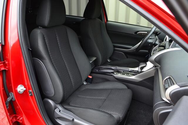 Mitsubishi ECLIPSE Cross 1.5 DI-T Instyle Camera/LED/18'' inch/Carplay