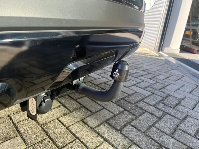 Mitsubishi ECLIPSE Cross 2.4 PHEV Black edition 1500KG trekgewicht / Navi / Camera