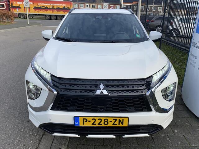 Mitsubishi ECLIPSE Cross 2.4 PHEV autom. 4WD Executive met o.a. stoel-/stuurverwarming, trekhaak, LED, lm velgen, etc.