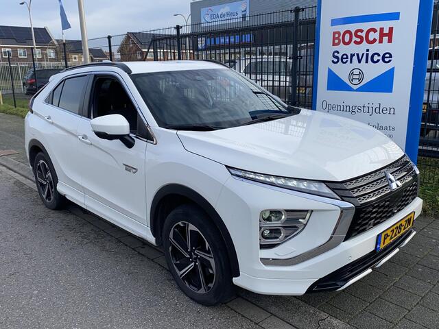 Mitsubishi ECLIPSE Cross 2.4 PHEV autom. 4WD Executive met o.a. stoel-/stuurverwarming, trekhaak, LED, lm velgen, etc.
