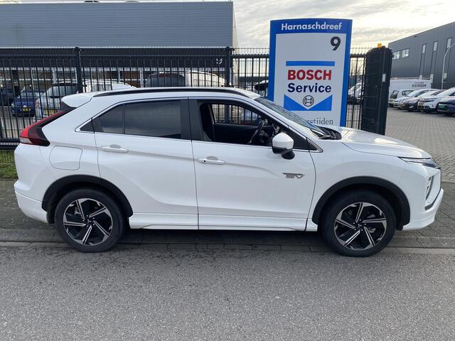 Mitsubishi ECLIPSE Cross 2.4 PHEV autom. 4WD Executive met o.a. stoel-/stuurverwarming, trekhaak, LED, lm velgen, etc.