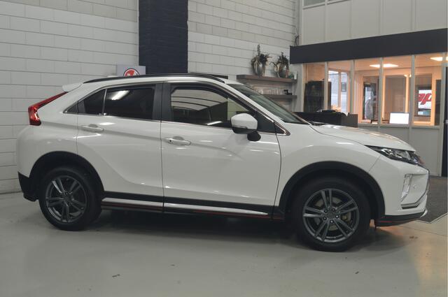 Mitsubishi ECLIPSE Cross 1.5 DI-T Intense S // LEDER // STOELVERWARMING // TREKHAAK // H.U.D. // CLIMA // CRUISE //