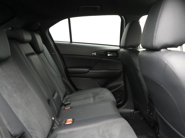 Mitsubishi ECLIPSE Cross 2.4 Black Edition Plug In Hybrid 188pk Dealer O.H. PHEV | Trekhaak Afn. | Adaptive Cruise | 360 Camera | Alcantara Sportstoelen & Stuur Verwarmd | Apple Carplay | Navigatie Via TomTom | Keyless | Blis | DAB |