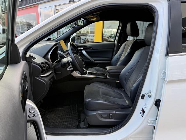 Mitsubishi ECLIPSE Cross 2.4 PHEV Intense | Trekhaak afneembaar | Navigatie | Stoelverwarming | Achteruitrijcamera | Elektrische stoelen |