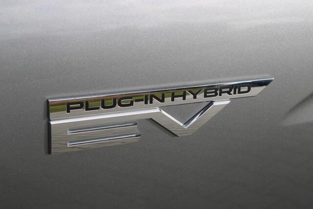 Mitsubishi ECLIPSE Cross 2.4 PHEV Intense+ | Incl. 12 maanden garantie | Trekhaak | Stoelverwarming | Apple carplay/Android auto | Parkeercamera | Navigatie | DAB radio | 100% onderhouden |