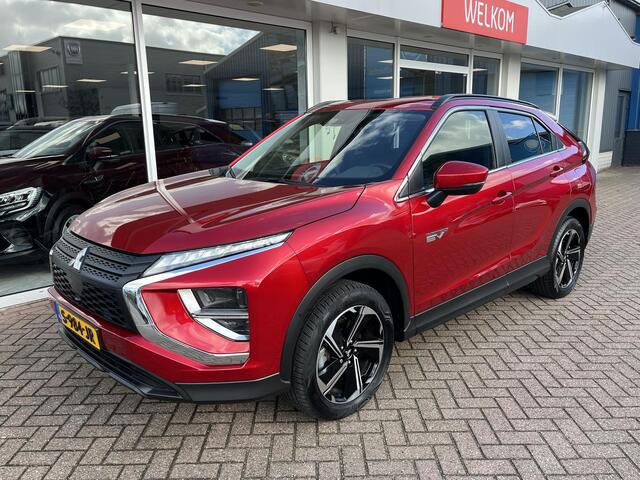 Mitsubishi ECLIPSE Cross 2.4 PHEV Intense incl.:AppleCarplay/AndroidAuto, LM velgen, ParkeerhulpCamera, Trekhaak, Cruise Controle, Climate Control, Stoelverwarming.