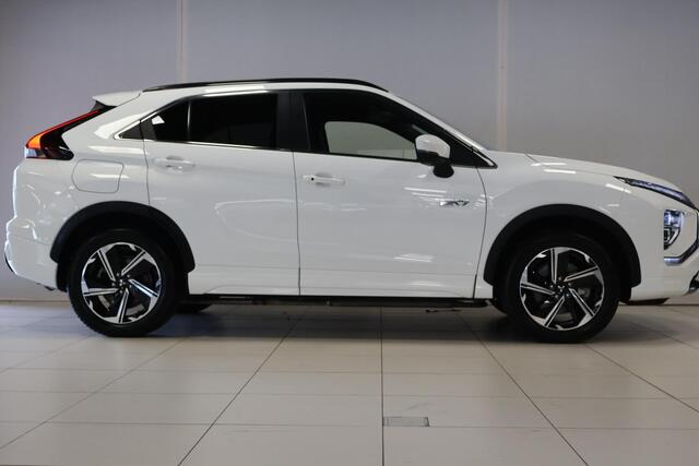 Mitsubishi ECLIPSE Cross 2.4 PHEV Intense+ .