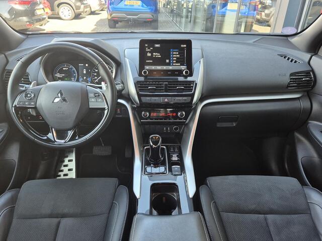 Mitsubishi ECLIPSE Cross 2.4 PHEV Intense+ | Navigatie | Trekhaak | Allseason banden |