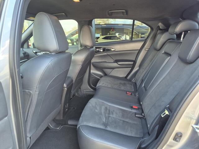 Mitsubishi ECLIPSE Cross 2.4 PHEV Intense+ | Navigatie | Trekhaak | Allseason banden |