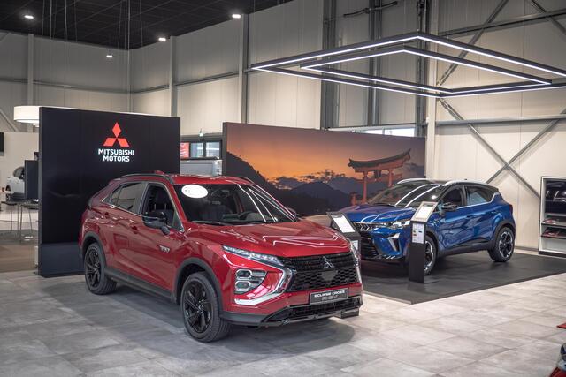 Mitsubishi ECLIPSE Cross Instyle 87 kWh | 8 jaar GARANTIE ! | Elektrische voorstoelen met Geheugen | Stoel en stuurwiel verwarming | Elektrische Achterklep | Harman&Kardon Audio |