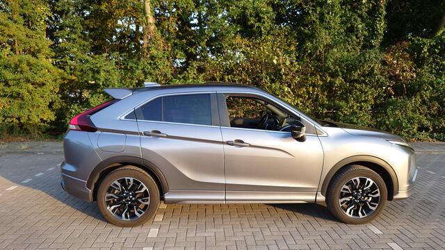 Mitsubishi ECLIPSE Cross 2.4 PHEV Instyle 4WD Pano / Leder / Trekh.