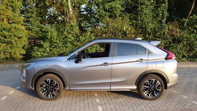 Mitsubishi ECLIPSE Cross 2.4 PHEV Instyle 4WD Pano / Leder / Trekh.