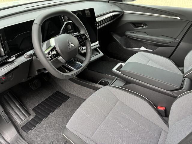 Mitsubishi ECLIPSE Cross Intense+ 87 kWh NIEUW UIT VOORRAAD LEVERBAAR | Achteruitrijcamera | Blind Spot Warning | Verwarmbare voorstoelen | Climate Control | Apple CarPlay & Android Auto | 8 jaar fabrieksgarantie