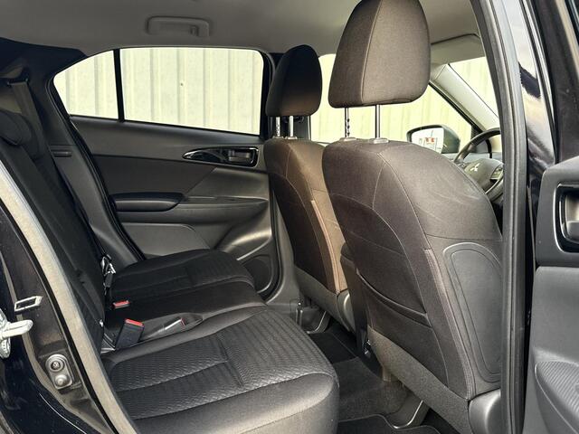 Mitsubishi ECLIPSE Cross 1.5 DI-T Intense AUTOMAAT / Trekhaak / Apple CarPlay & Android Auto / All Season banden / Trekhaak 1600KG trekgewicht / Achteruitrijcamera / Climate Control / Stoelverwarming /