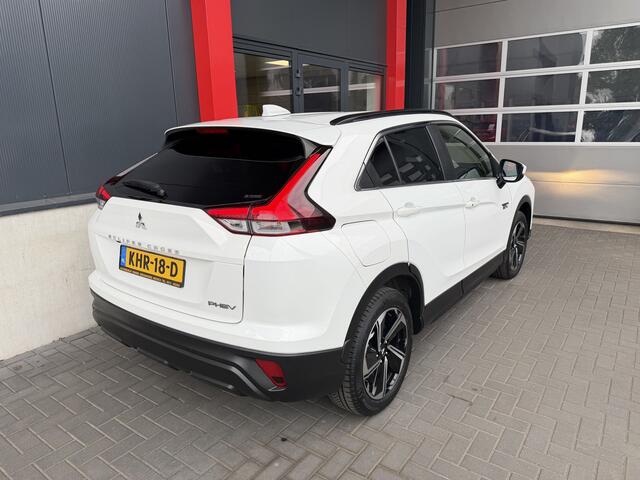 Mitsubishi ECLIPSE Cross 2.4 PHEV Intense+ 8 Jaar fabrieksgarantie / Dealer Onderhouden / Stoelverwarming / Achteruitrijcamera