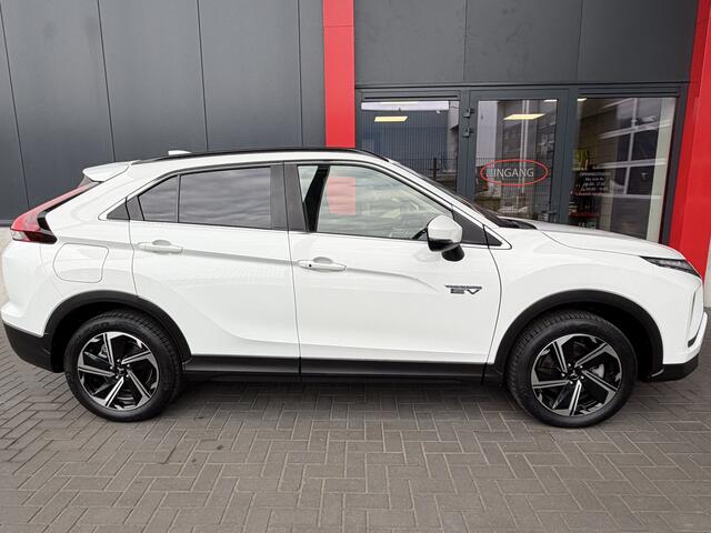 Mitsubishi ECLIPSE Cross 2.4 PHEV Intense+ 8 Jaar fabrieksgarantie / Dealer Onderhouden / Stoelverwarming / Achteruitrijcamera