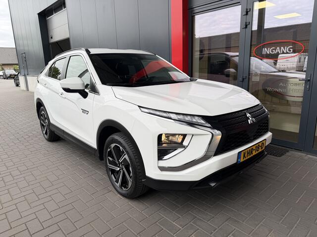 Mitsubishi ECLIPSE Cross 2.4 PHEV Intense+ 8 Jaar fabrieksgarantie / Dealer Onderhouden / Stoelverwarming / Achteruitrijcamera