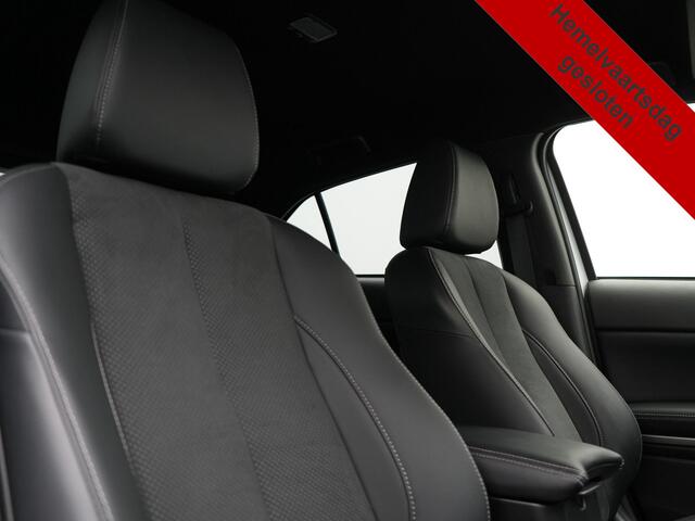 Mitsubishi ECLIPSE Cross 2.4 Intense+ PHEV 188pk Dealer O.H. | Trekhaak Afn. | 360 Camera | Adaptive Cruise | Alcantara Sportstoelen Verwarmd | Apple Carplay | Keyless | Stuur Verwarmd | Navigatie | Blis | DAB | Plug In Hybr