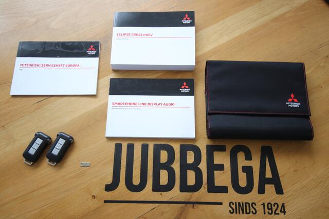 Mitsubishi ECLIPSE Cross 2.4 PHEV Executive LTD Black Edition, Veel accessoires!