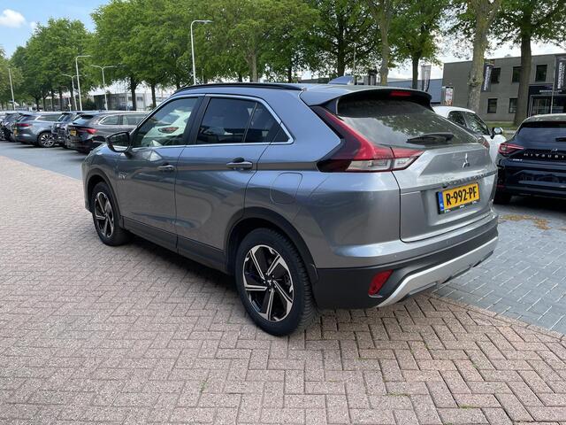 Mitsubishi ECLIPSE Cross 2.4 PHEV Intense+ | Carplay | Navigatie | Parkeersensoren voor en achter / Achteruitrijcamera | Dealeronderhouden | FABRIEKSGARANTIE TOT 2030! |