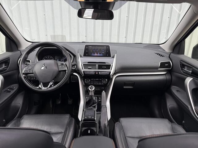 Mitsubishi ECLIPSE Cross 1.5 DI-T Instyle / Dealer onderhouden! / Panoramadak / Lederen bekleding / Stoel-/Stuurverwarming / Voorruitverwarming / Achteruitrijcamera / LED verlichting / Apple CarPlay/Android Auto /