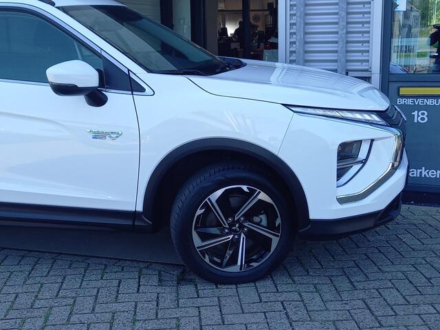 Mitsubishi ECLIPSE Cross 2.4 PHEV Instyle - CAMERA - TREKHAAK - CARPLAY / ANDROID - CLIMA - CRUISE