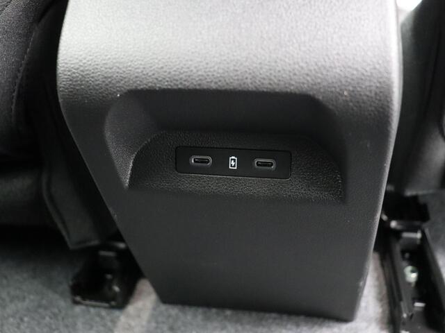 Mitsubishi ECLIPSE Cross Business Edition 87 kWh | ¤5000,- KORTING! | Google Build-in | Elektrische Achterklep | Dakrails | Warmtepomp + Batterij Verwarming | Adaptieve Cruise Control | Keyless Entry | Privacy Glass | Verwarmbare Voorstoelen | Climate Control | Parkeersenso