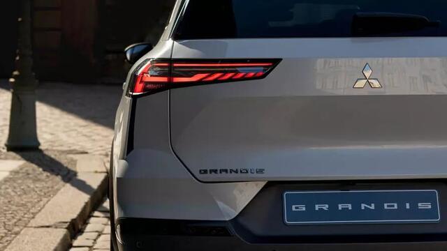 Mitsubishi GRANDIS 1.8 HEV Instyle / 1.000,- Euro Introductievoordeel / Nieuw Te Bestellen / Afbeeldingen Kunnen Afwijken Van De Werkelijke Utvoering /