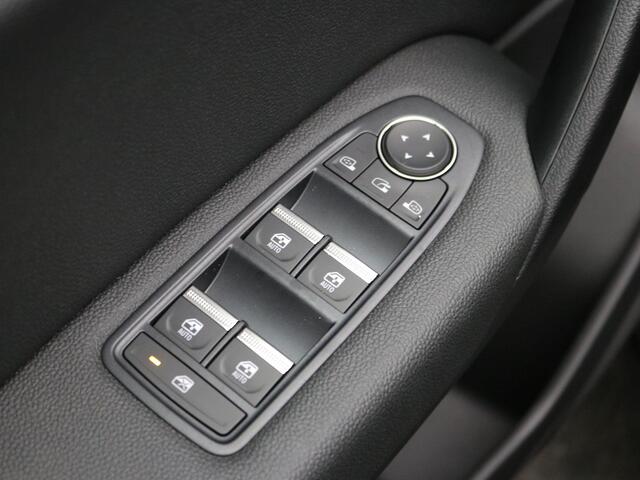 Mitsubishi GRANDIS 1.8 HEV Instyle / ¤ 2.000,- Voordeel op de Nieuwprijs / Prijs is rijklaar / Direct leverbaar / 8 jaar fabrieksgarantie / Elektrochromatisch glazen panoramadak / Google Assistent / Stuurwiel- en Stoelverwarming voor / Adaptieve Cruise Control / Verwarmde V