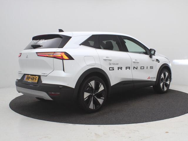 Mitsubishi GRANDIS 1.8 HEV Instyle AUTOMAAT / 8 jaar fabrieksgarantie / Elektrochromatisch glazen panoramadak / Google Assistent / Stuurwiel- en Stoelverwarming voor / Adaptieve Cruise Control / Verwarmde Voorruit / Climate Control / Keyless Entry & Start / Elektrisch Verst