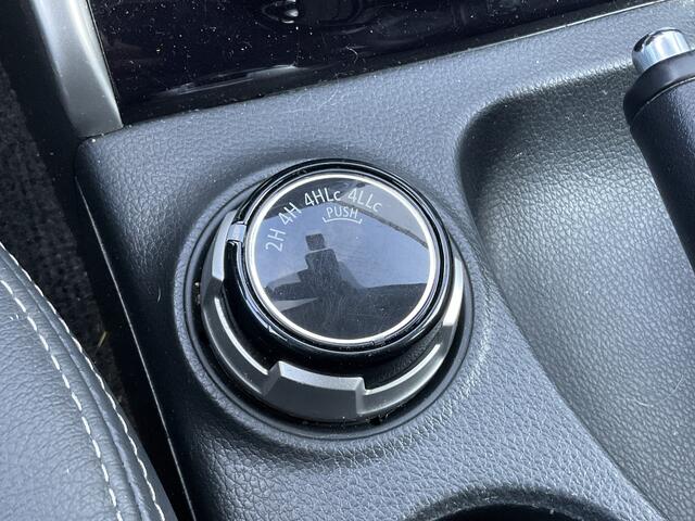 Mitsubishi L200 5-Pers 2.4D LX Double Cab Trekhaak 3500kg Leer Nav/Cam 5 zits