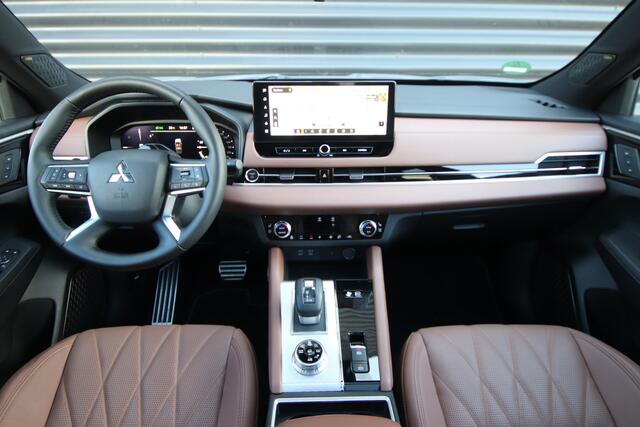 Mitsubishi OUTLANDER 2.4 PHEV Instyle+ Jong gebuikt! Duurste uitvoering