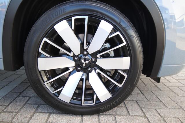 Mitsubishi OUTLANDER 2.4 PHEV Instyle+ Jong gebuikt! Duurste uitvoering