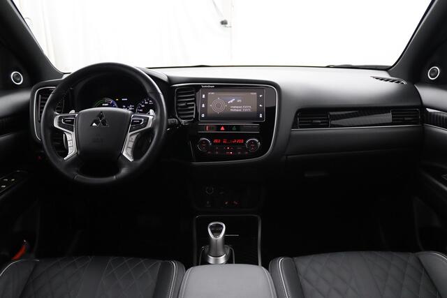 Mitsubishi OUTLANDER 2.4 PHEV Instyle | Stoelverwarming | Dealer onderhouden | 360 camera | Schuif kanteldak