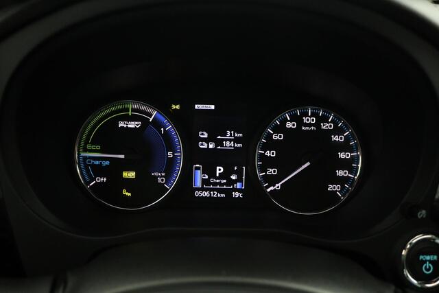 Mitsubishi OUTLANDER 2.4 PHEV Instyle | Stoelverwarming | Dealer onderhouden | 360 camera | Schuif kanteldak