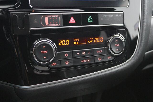 Mitsubishi OUTLANDER 2.4 PHEV Instyle | Stoelverwarming | Dealer onderhouden | 360 camera | Schuif kanteldak