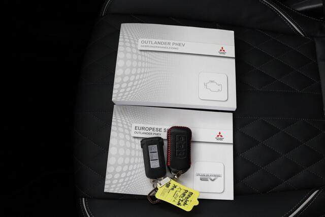 Mitsubishi OUTLANDER 2.4 PHEV Instyle | Stoelverwarming | Dealer onderhouden | 360 camera | Schuif kanteldak