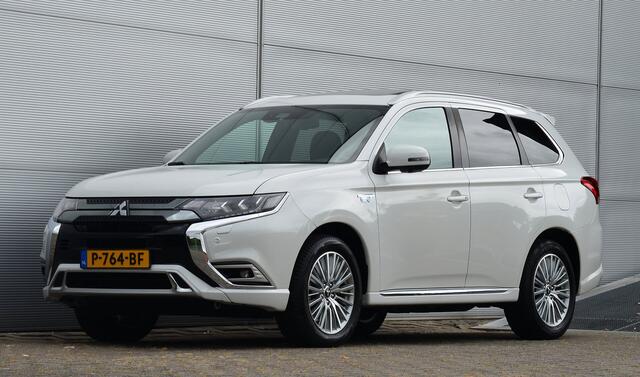 Mitsubishi OUTLANDER PHEV 2.4 INSTYLE 4WD | PLUG IN HYBRID | FULL OPTIONS | SCHUIFDAK | ADAPTIEF CRUISE | TREKHAAK 1500KG | ALL IN RIJKLAARPRIJS