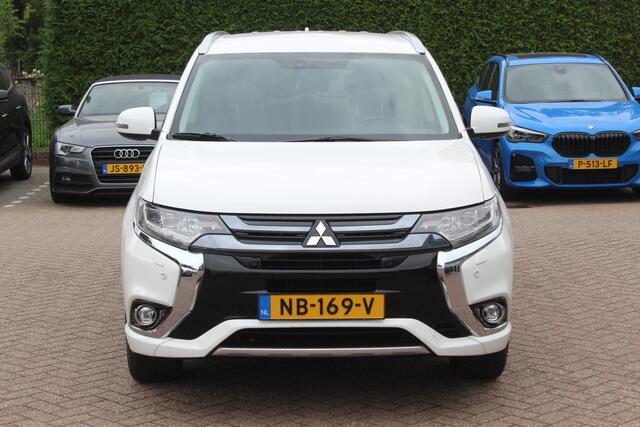 Mitsubishi OUTLANDER 2.0 PHEV Premium / Camera / Leder&Alcantara / Keyless / 18'' / Dodehoek / DAB / Navigatie / Stoelverwarming / Cruise Control