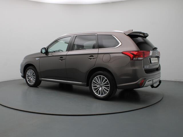 Mitsubishi OUTLANDER 240pk PHEV Intense+ Automaat Camera | Cruise | Navi | Stoelverw. | Trekhaak