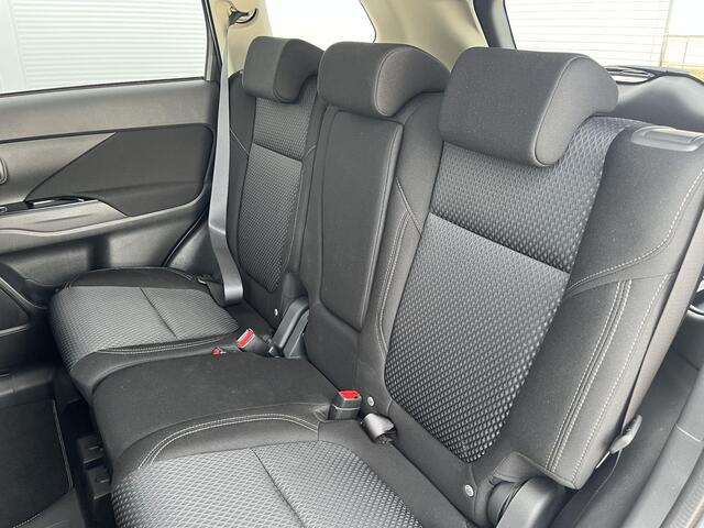Mitsubishi OUTLANDER 2.4 PHEV Pure Apple Carplay/Android Auto/cruise control/ voorstoelen verwarmd/ trekhaak (1500 kg)