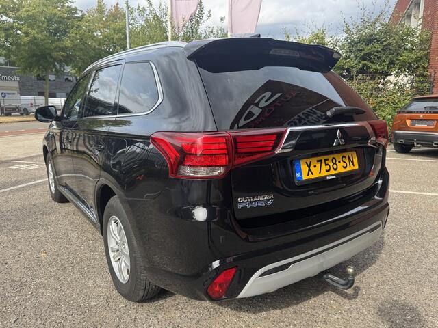 Mitsubishi OUTLANDER 2.4 PHEV Intense // APPLE CARPLAY - ANDROID AUTO // CAMERA // CLIMA // CRUISE // TREKHAAK //