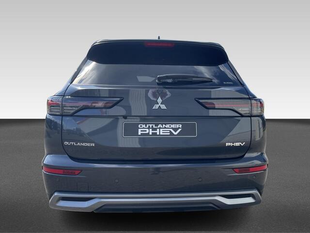 Mitsubishi OUTLANDER 2.4 PHEV First Edition Van ¤ 58.045,- voor ¤ 55.930,-