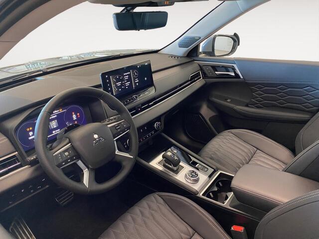 Mitsubishi OUTLANDER 2.4 PHEV Instyle | ¤2000 Voorraadkorting| Complete versie | Automatische achterklep | Stoel verwarming/ verkoeling | Schuif-kantel dak | 360 Camera |