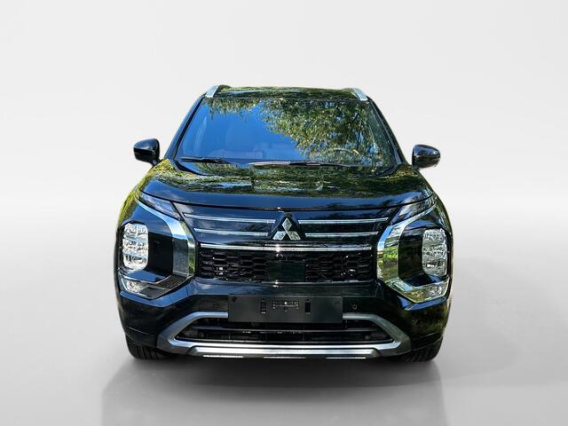 Mitsubishi OUTLANDER 2.4 PHEV Instyle+ Apple Carplay/Android Auto , achterbank verwarmd , elektrisch glazen panorama-dak , cruise control adaptief , elektrisch verstelb. bestuurdersstoel met geheugen , elektrisch bedienbare achterklep met sensorsturing , luxe lederen bekledin